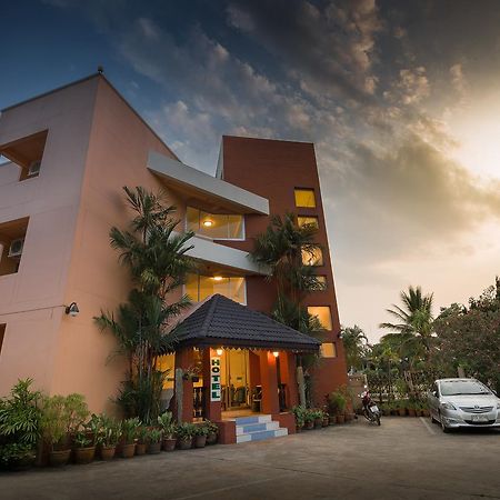 Baansilp Hotel Chiang Rai Buitenkant foto
