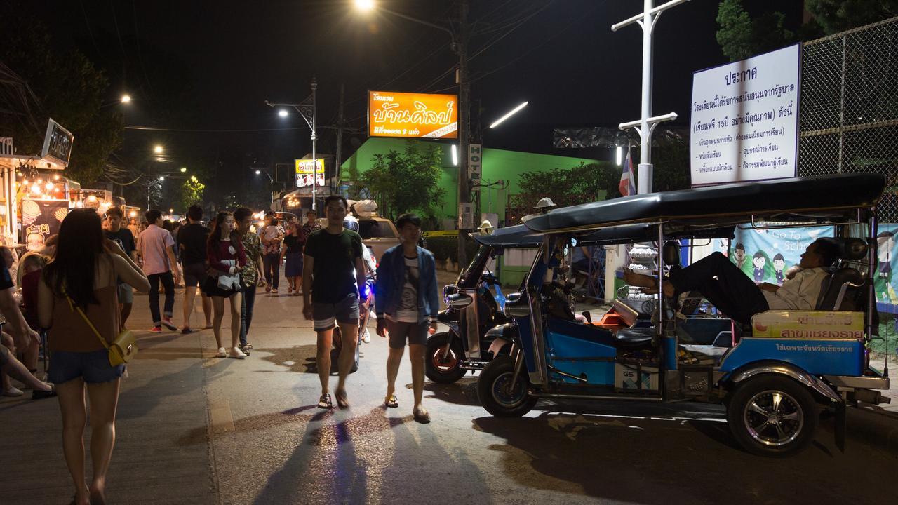 Baansilp Hotel Chiang Rai Buitenkant foto